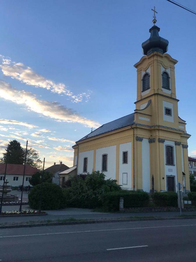 PoroszlóNotarius Vendeghaz住宿加早餐旅馆 外观 照片